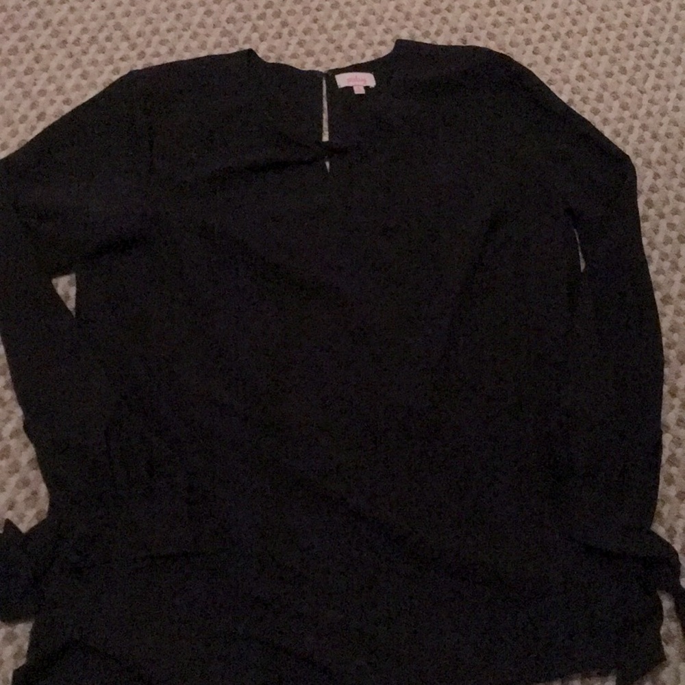 Blouse w/ hand ties